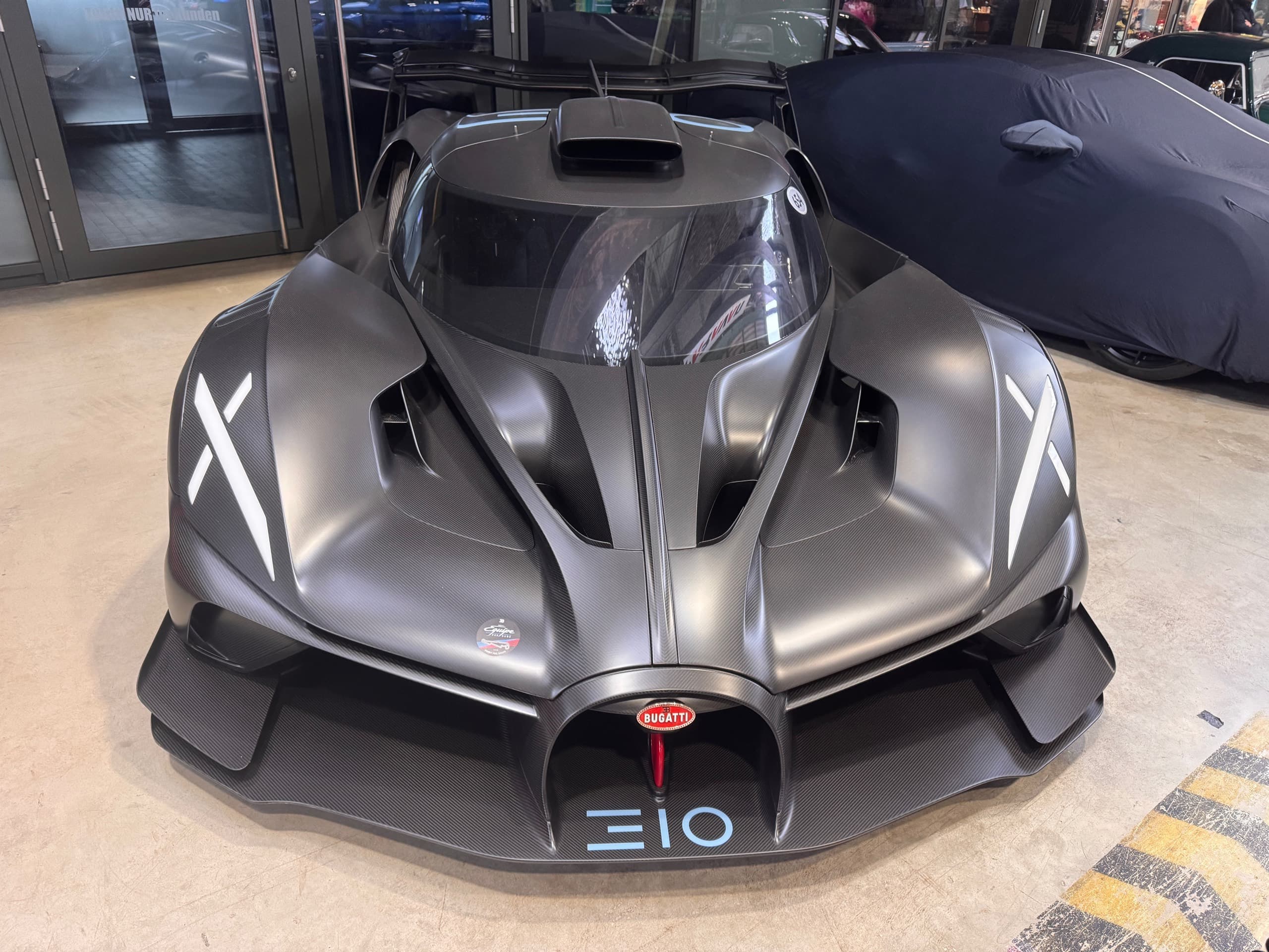 Supersportwagen mit Gtechniq Crystal Serum Light Keramikversiegelung bei Royal Glanz München